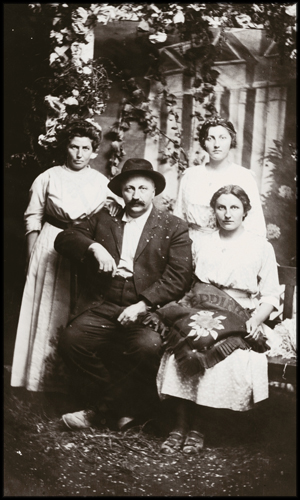 Margaret, Antonio, Rena and Julia Petrelli